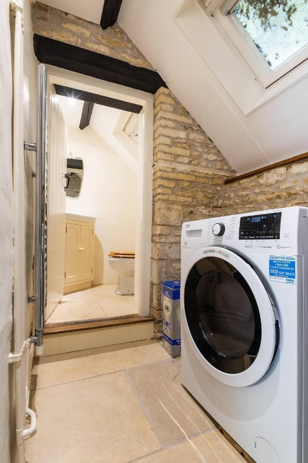 Architect Designed Cosy Cotswold Stone Cottage Quenington Exterior foto